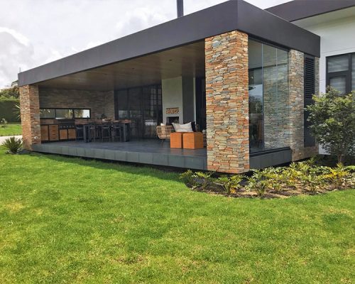 AVANTI-MEDELLIN-FACHADA-VIDRIO-PUERTAS-VENTANAS-CASA-ENCENILLOS-38A1